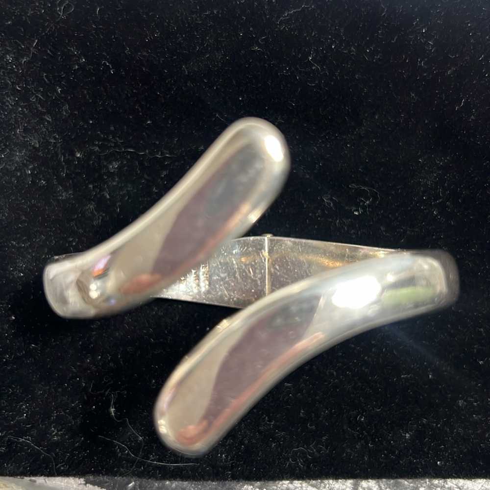 Sterling Silver hinged bangle bracelet